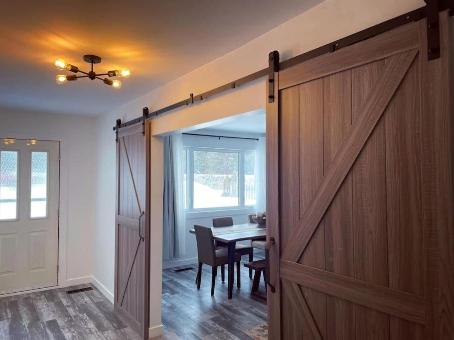 Private Cottage With Huge Private Dog Park! Barrys Bay エクステリア 写真