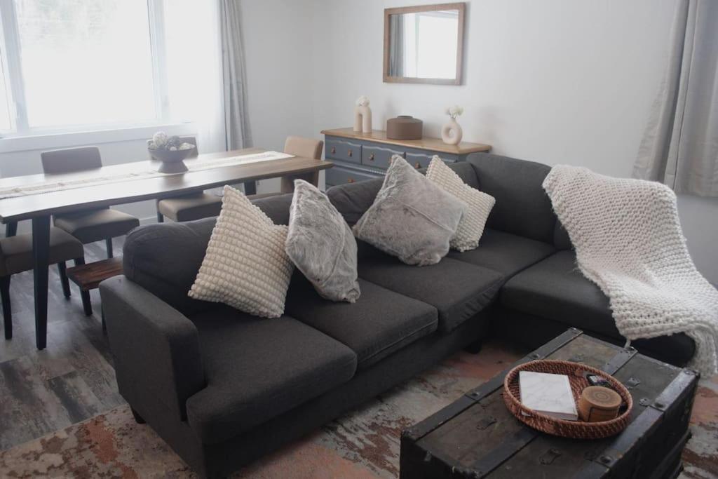 Private Cottage With Huge Private Dog Park! Barrys Bay エクステリア 写真