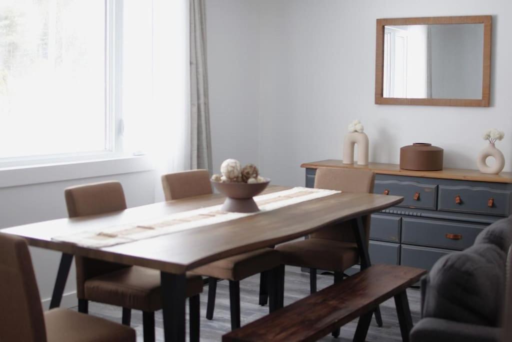 Private Cottage With Huge Private Dog Park! Barrys Bay エクステリア 写真
